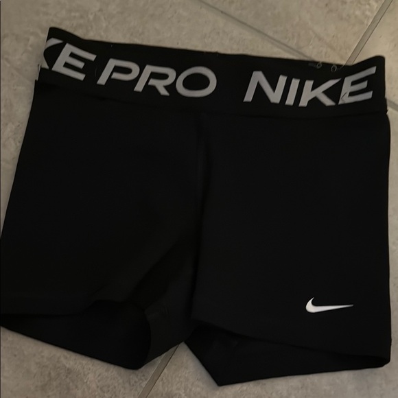 Nike Pro Black Shorts - Picture 1 of 3